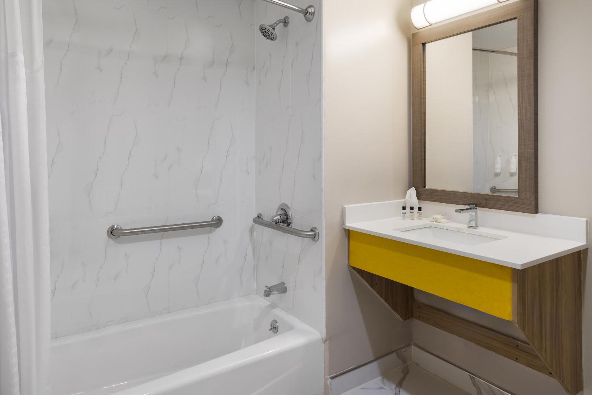 Days Inn By Wyndham Staten Island นิวยอร์ก ภายนอก รูปภาพ