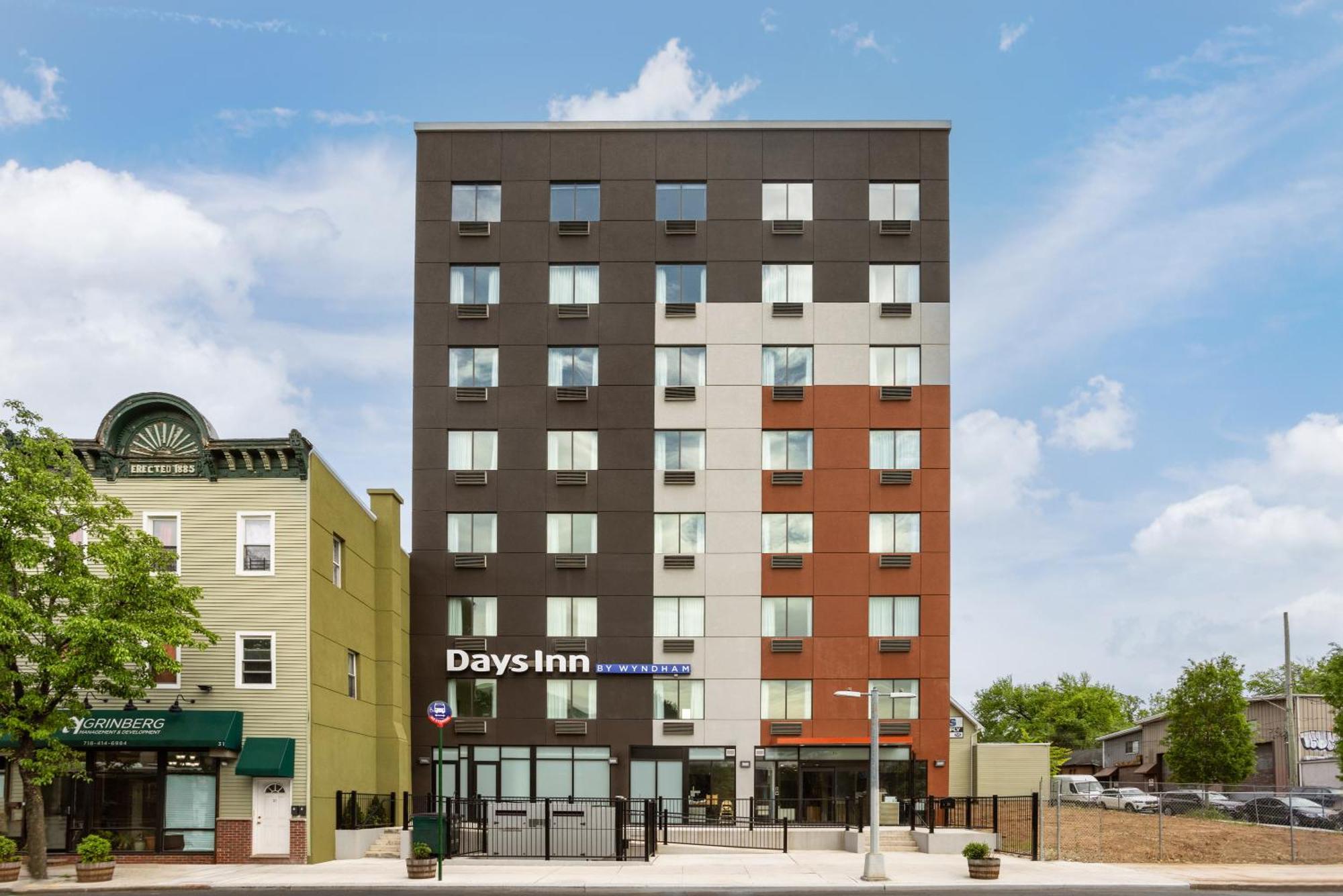 Days Inn By Wyndham Staten Island นิวยอร์ก ภายนอก รูปภาพ