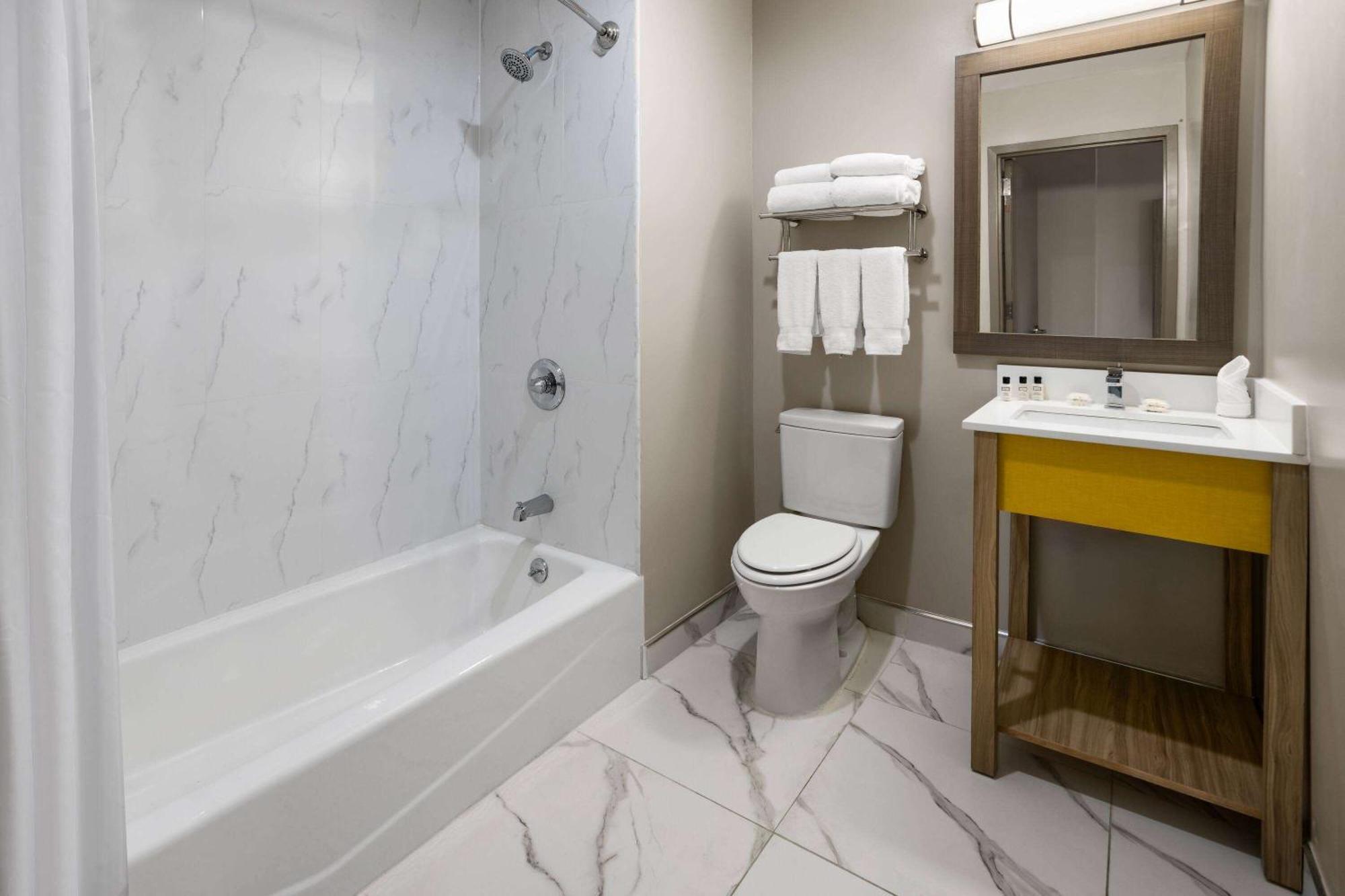 Days Inn By Wyndham Staten Island นิวยอร์ก ภายนอก รูปภาพ