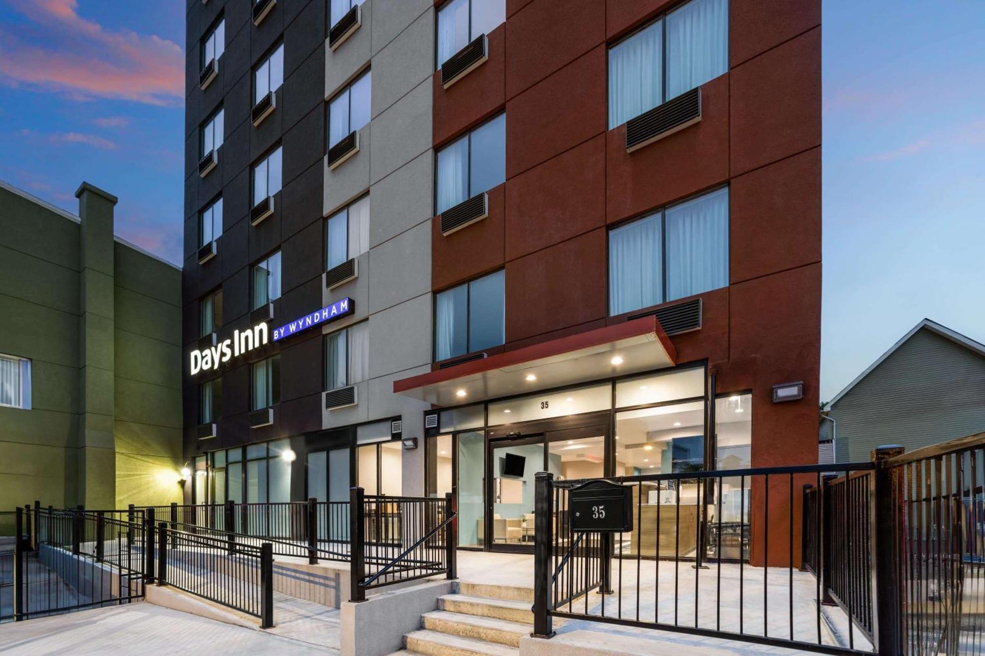 Days Inn By Wyndham Staten Island นิวยอร์ก ภายนอก รูปภาพ