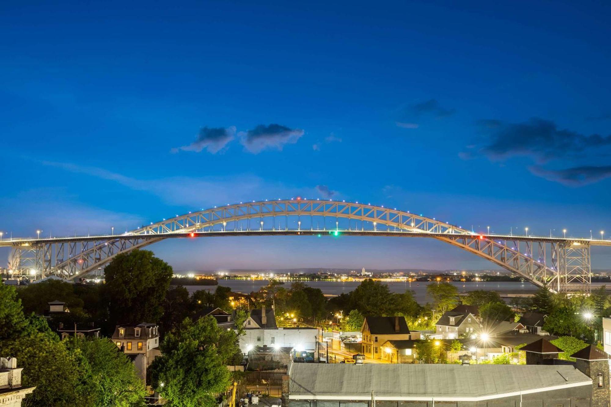 Days Inn By Wyndham Staten Island นิวยอร์ก ภายนอก รูปภาพ