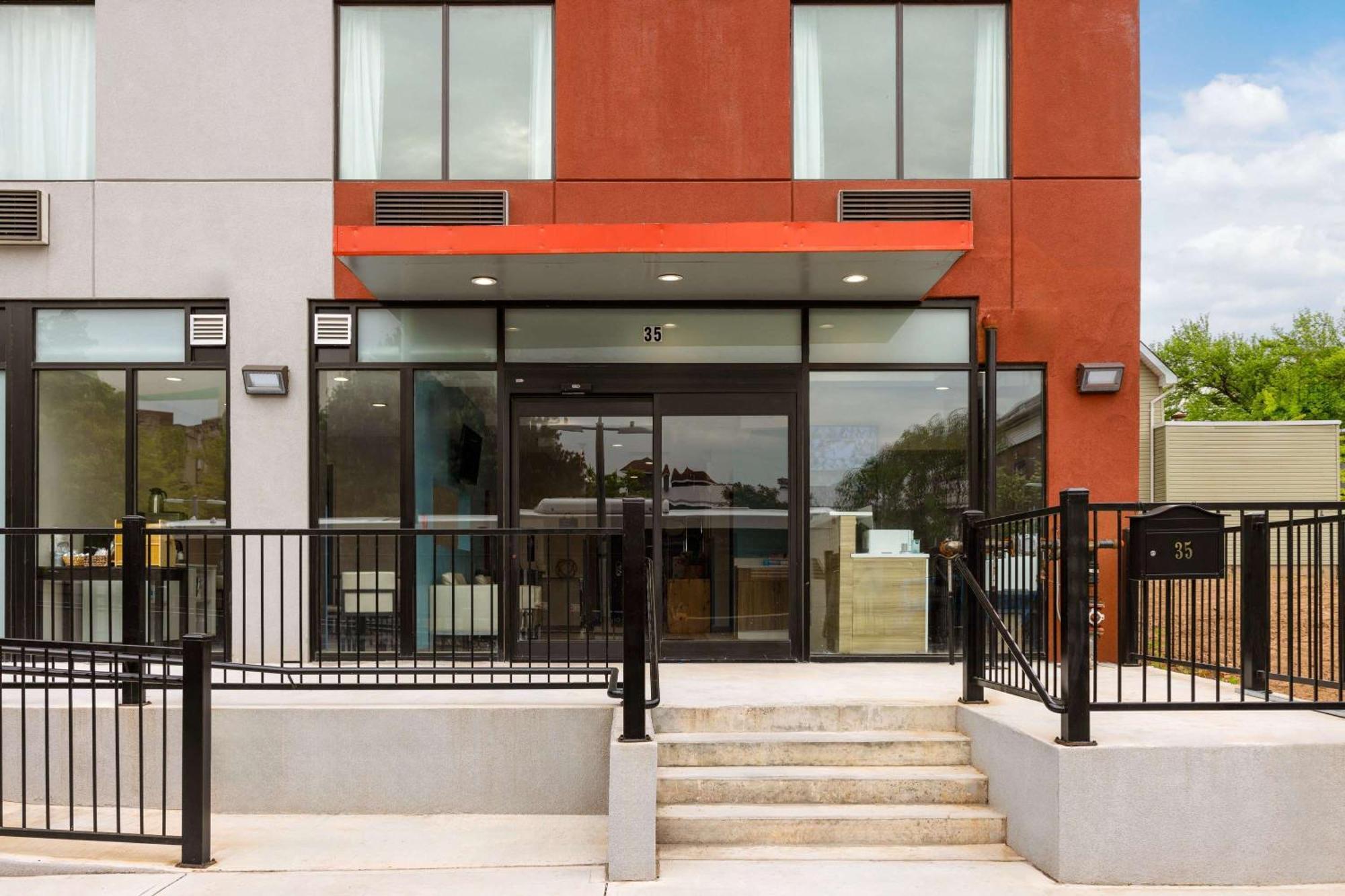 Days Inn By Wyndham Staten Island นิวยอร์ก ภายนอก รูปภาพ